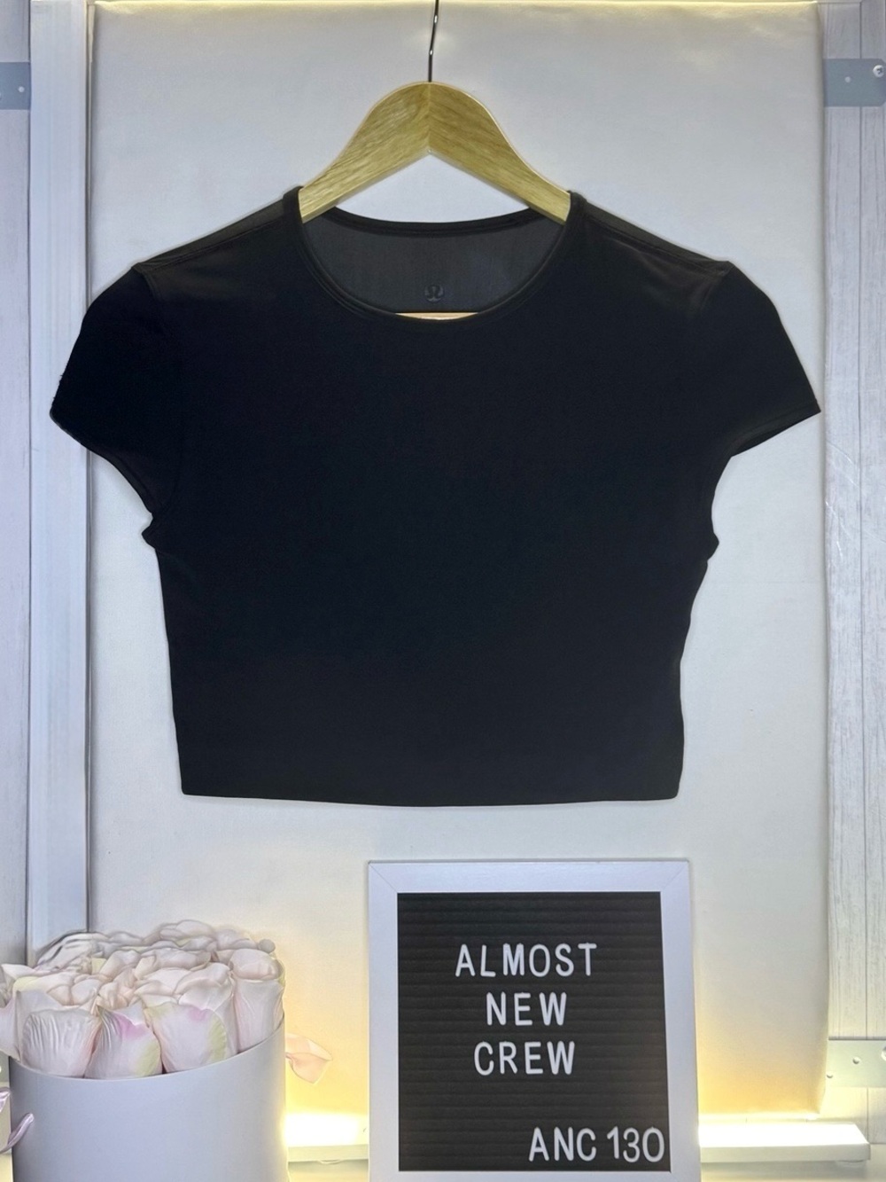 Lululemon Black Nulu Mesh-Back Cropped Baby Tee Size 6 Removable Pads